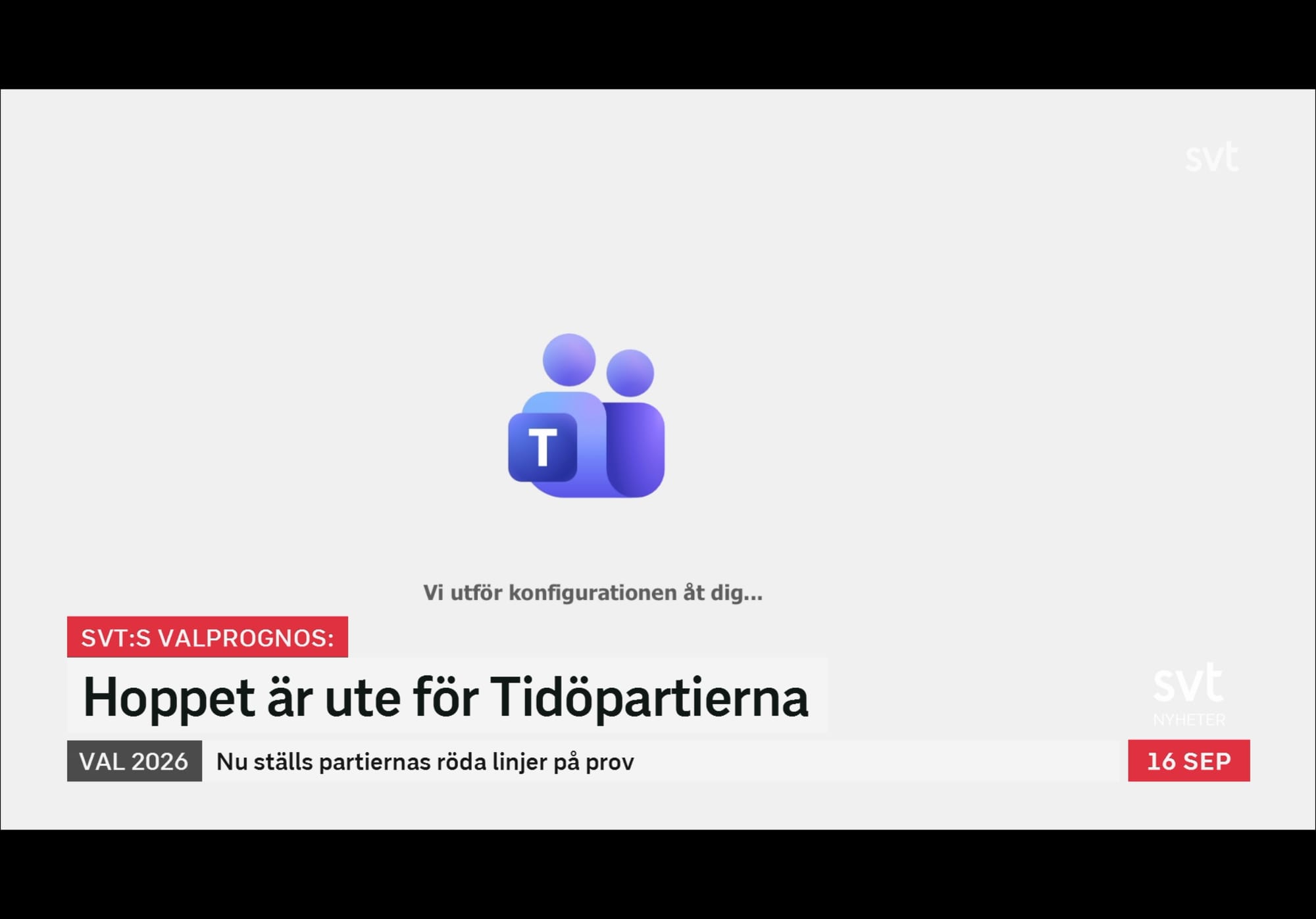 Skärmdump från SVT Nyheters sändning. Texten i inramningen är ”SVT:s Valprognos - Hoppet är ut för Tidöpartierna VAL 2026 Nu ställs partiernas röda linjer på prov”. Mitt i sidan syns logotypen för Microsoft Teams och texten ”Vi utför konfigurationen åt dig…”